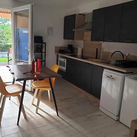 Le Du Chemin Rouge בית נופש