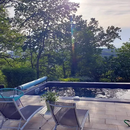 Le Du Chemin Rouge Flagnac